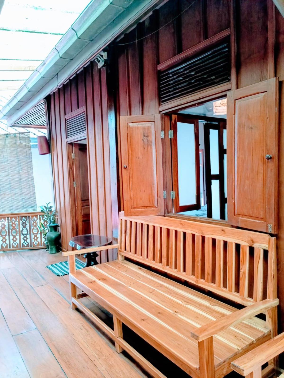 Ireenkevin Guesthouse Луанг Прабанг Екстериор снимка