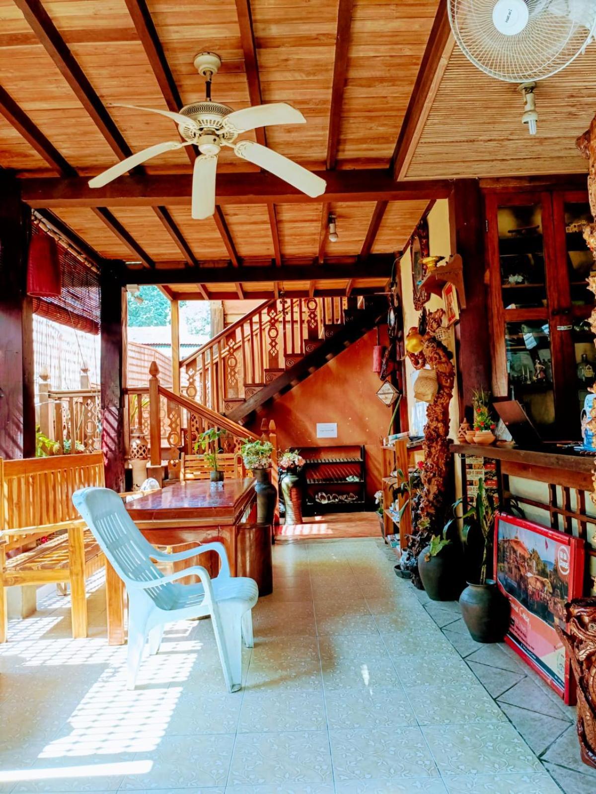 Ireenkevin Guesthouse Луанг Прабанг Екстериор снимка