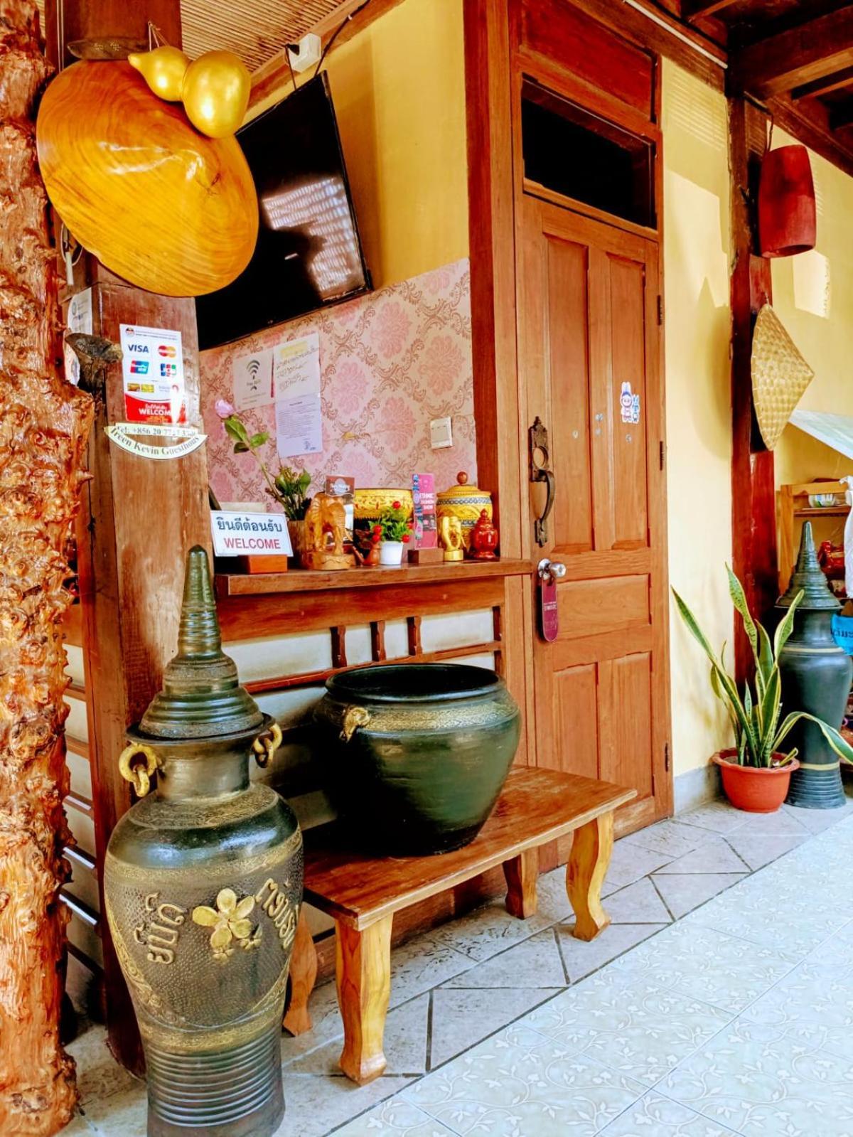 Ireenkevin Guesthouse Луанг Прабанг Екстериор снимка