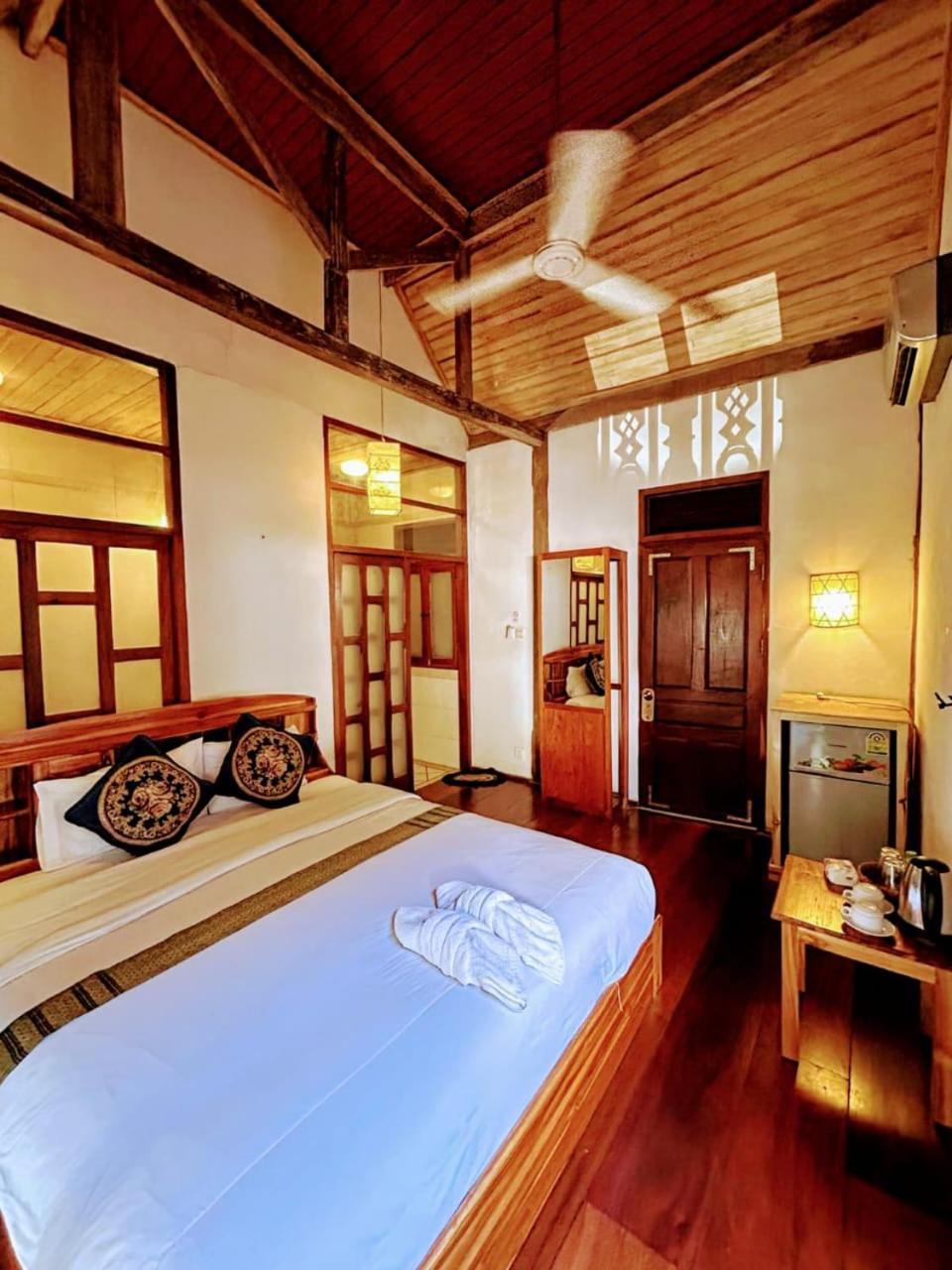 Ireenkevin Guesthouse Луанг Прабанг Екстериор снимка